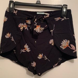 Urban Outfitters tie front short